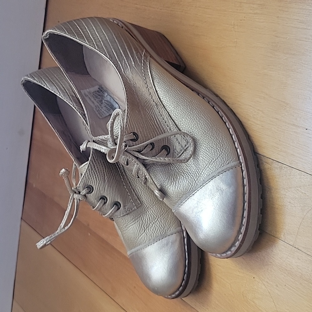 Bon-bonite gold oxford heeled shoes size 36 made in Colombia